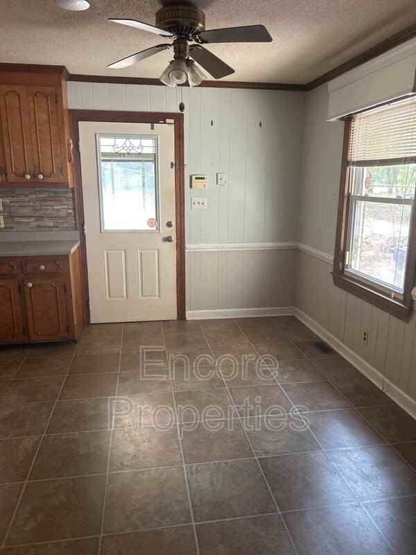 1916 S Main St - Photo 3 of 13