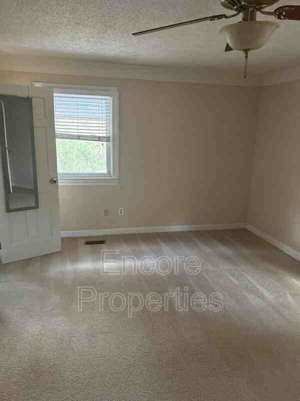 1916 S Main St - Photo 7 of 13