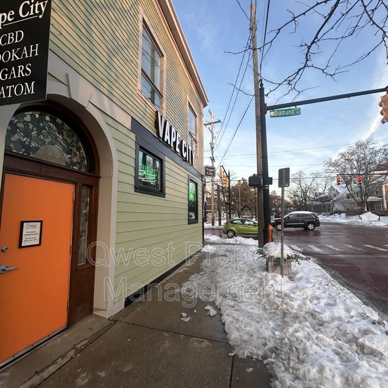 975 Cherry St Se - Photo 5 of 12