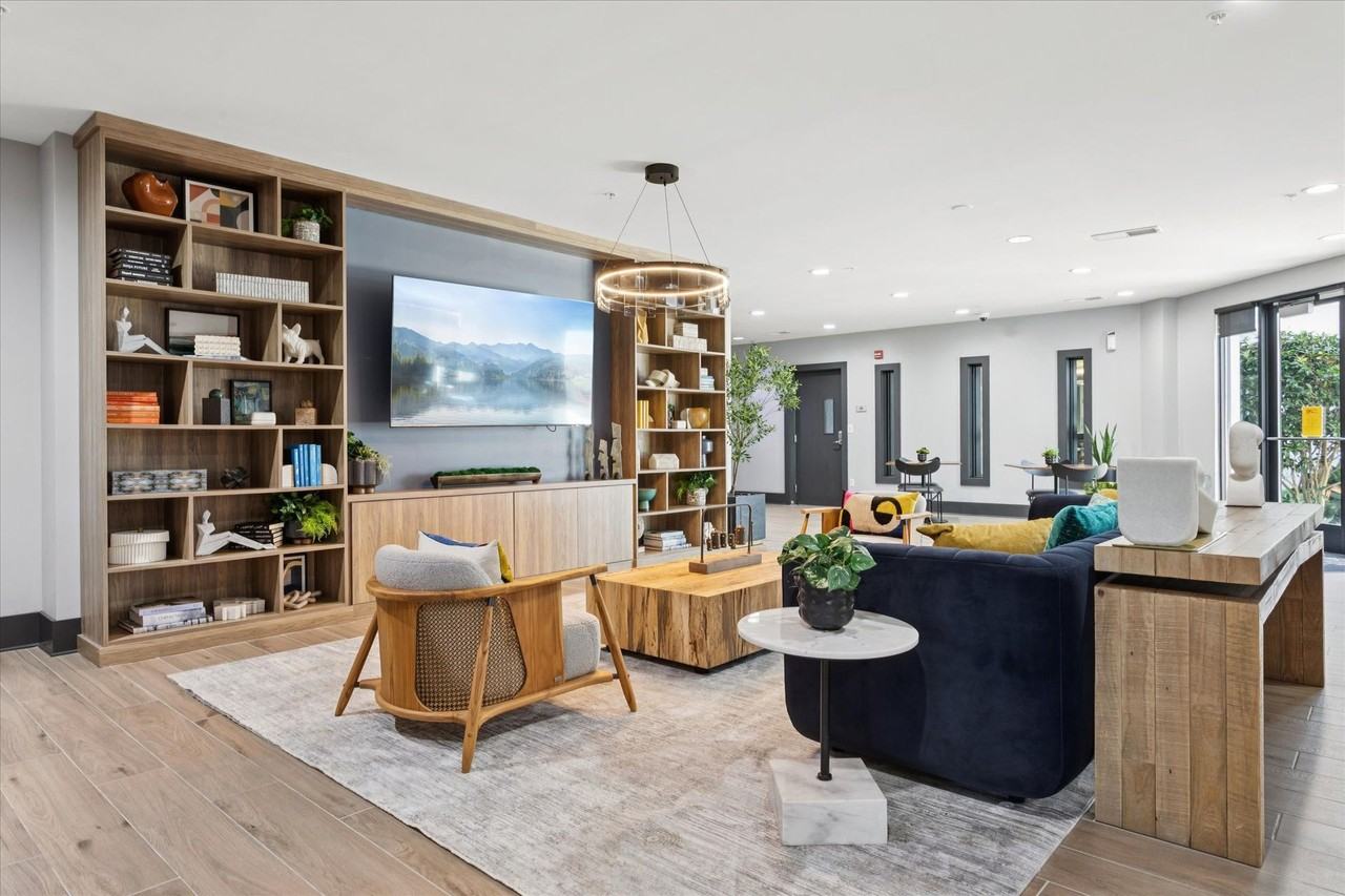 201 Twenty One - Photo 3 of 23