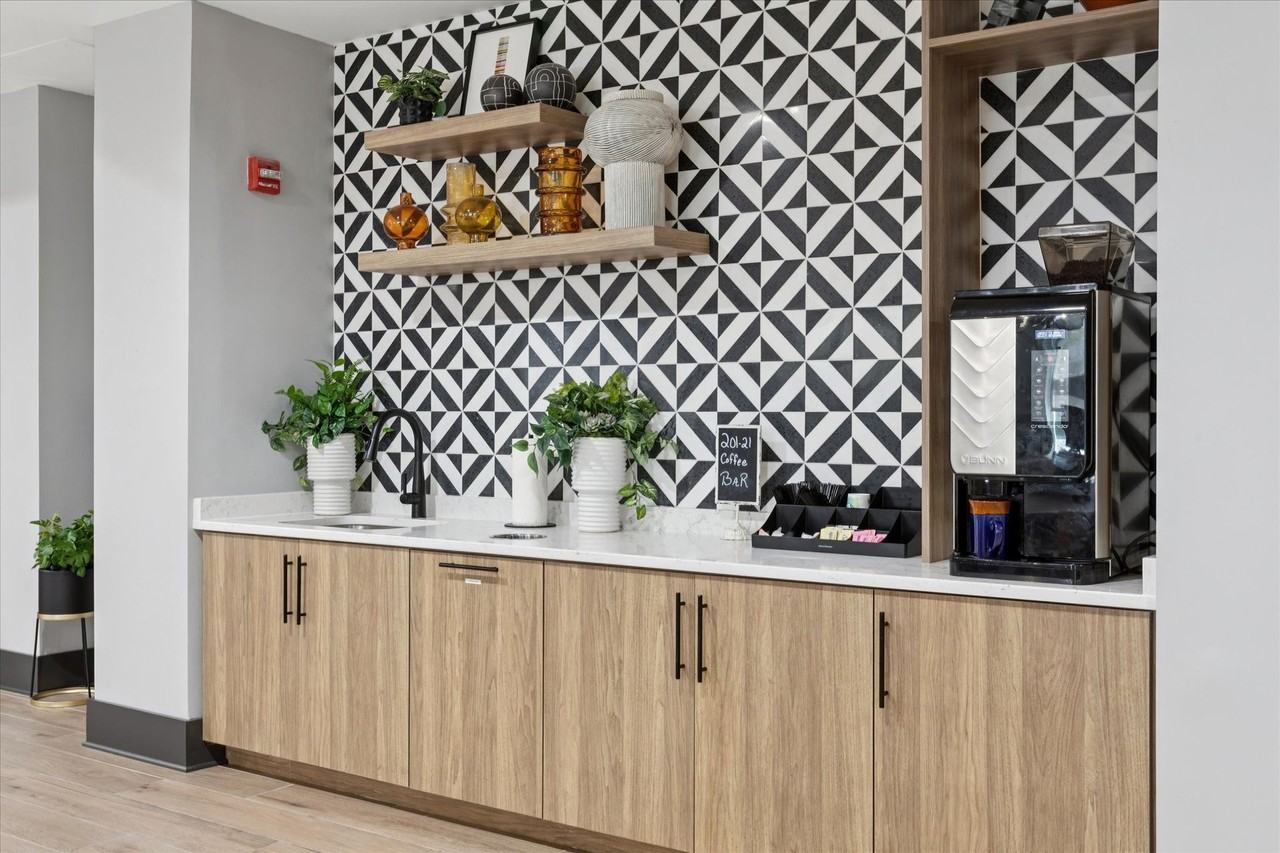 201 Twenty One - Photo 4 of 23