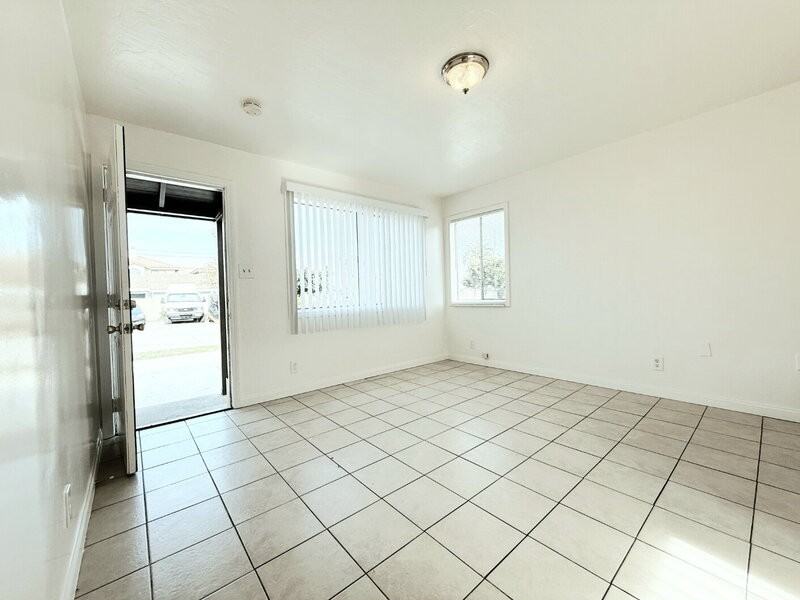 14039 Orizaba Ave - Photo 3 of 11