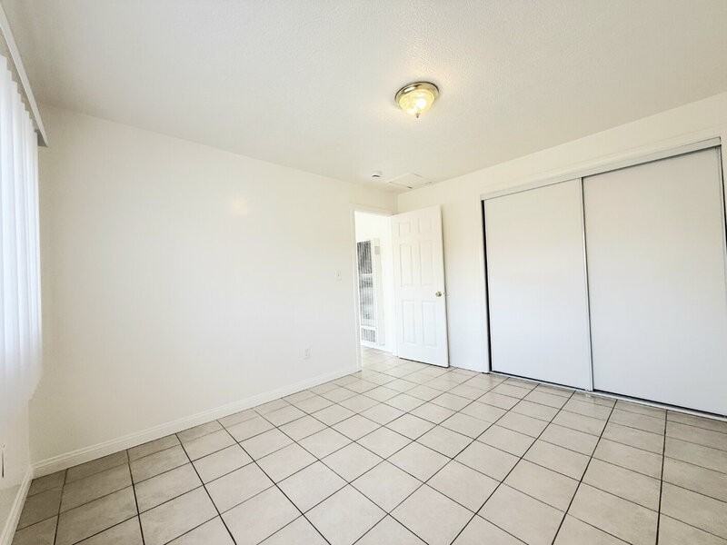 14039 Orizaba Ave - Photo 7 of 11