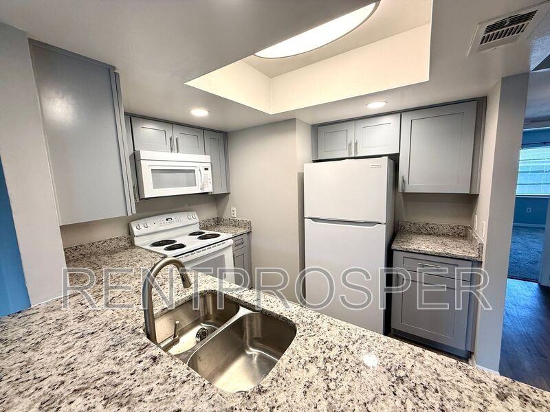 1044 Mollie Ln - Photo 7 of 24