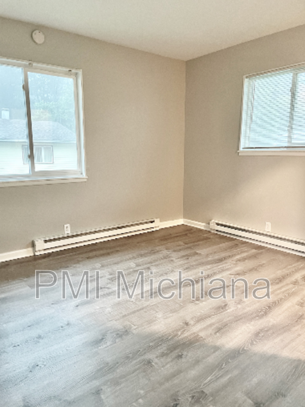 2261 Johnson St - Photo 3 of 7