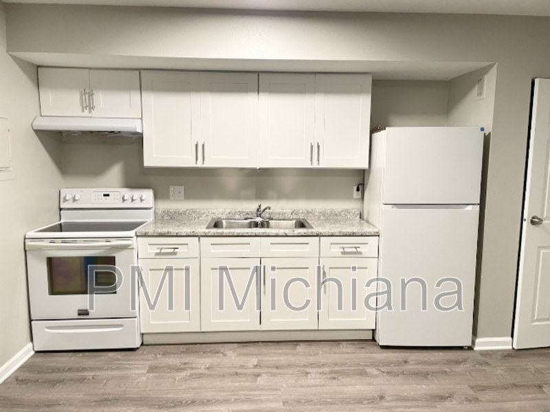 2261 Johnson St - Photo 4 of 7