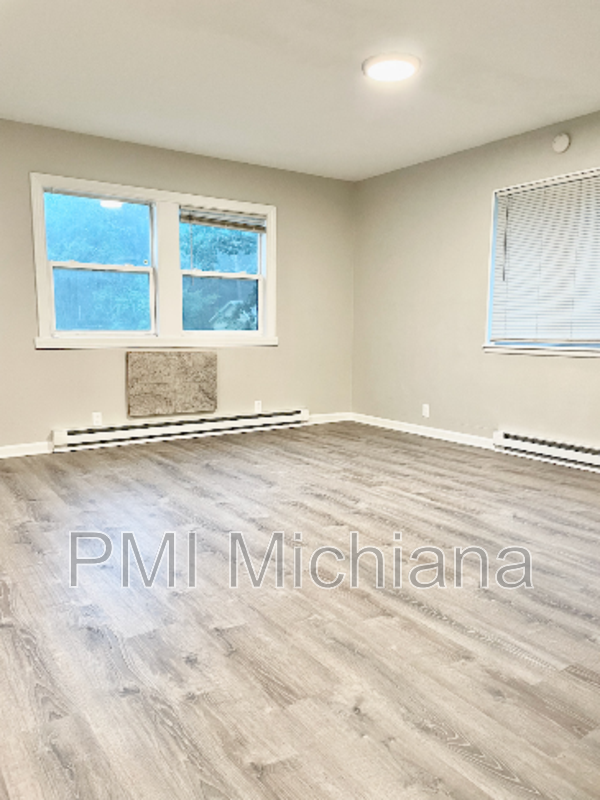 2261 Johnson St - Photo 5 of 7