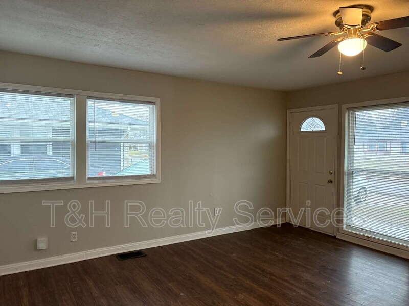 8207 E 50th St - Photo 4 of 22