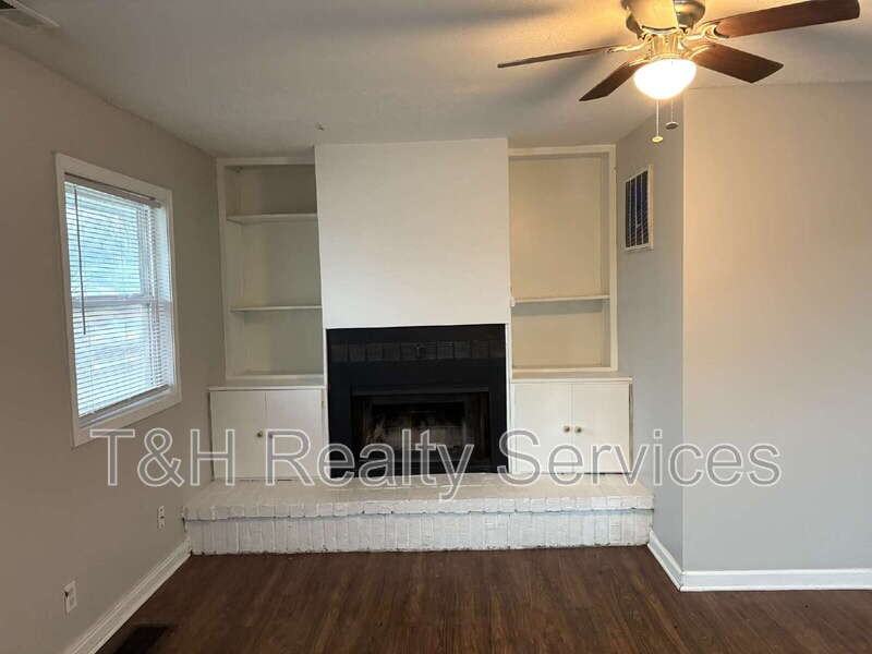 8207 E 50th St - Photo 5 of 22