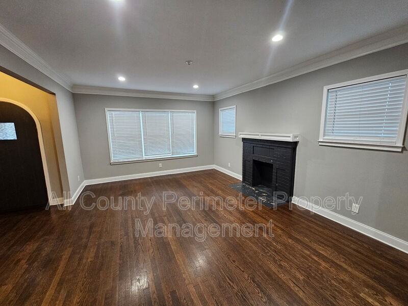 198 Joseph E Lowery Blvd Nw - Photo 2 of 16