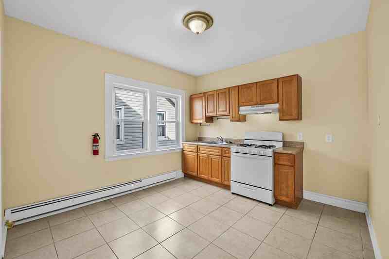 393 Seymour Ave - Photo 4 of 6