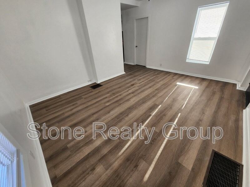 28 S 13th 1/2 St - Photo 3 of 11