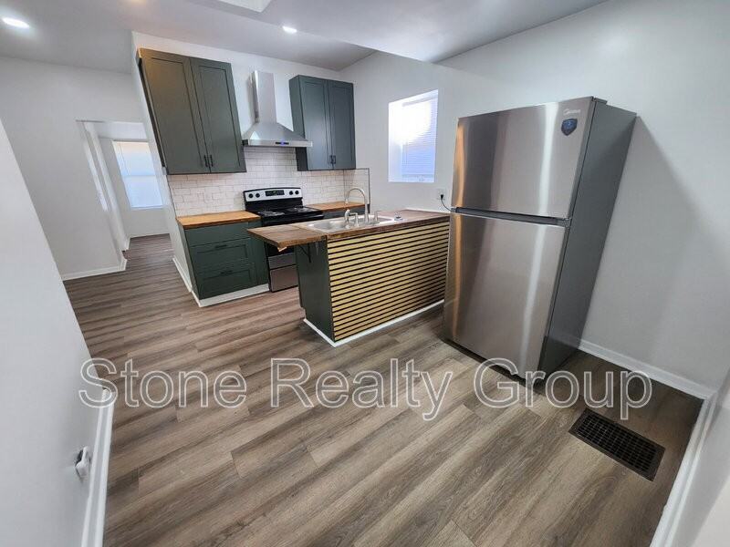 28 S 13th 1/2 St - Photo 4 of 11