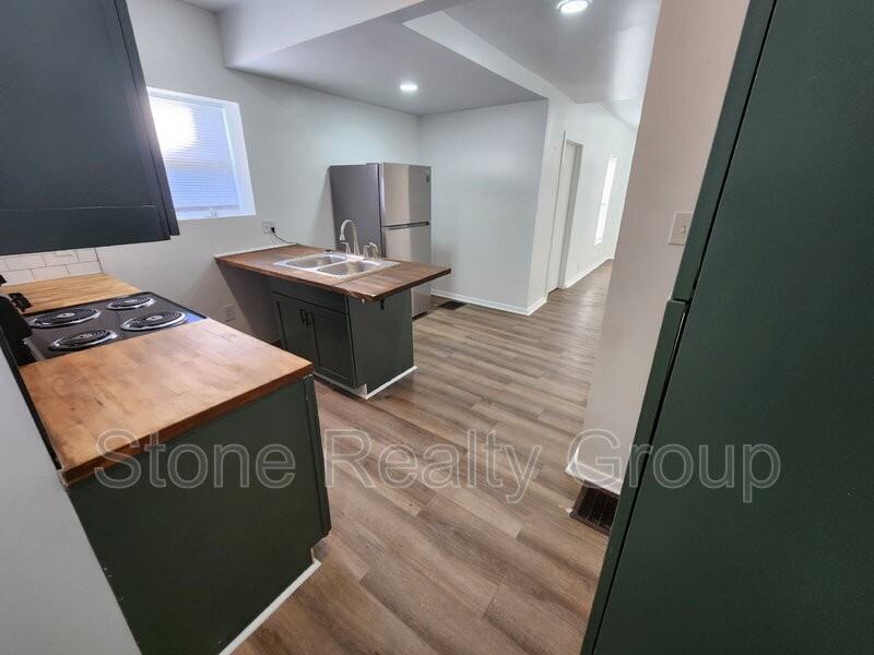 28 S 13th 1/2 St - Photo 5 of 11