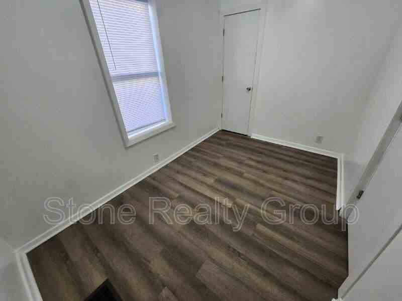 28 S 13th 1/2 St - Photo 7 of 11