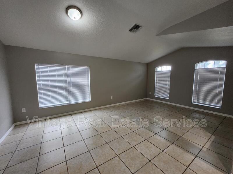 22707 Roderick Dr - Photo 5 of 28