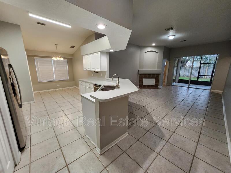 22707 Roderick Dr - Photo 6 of 28