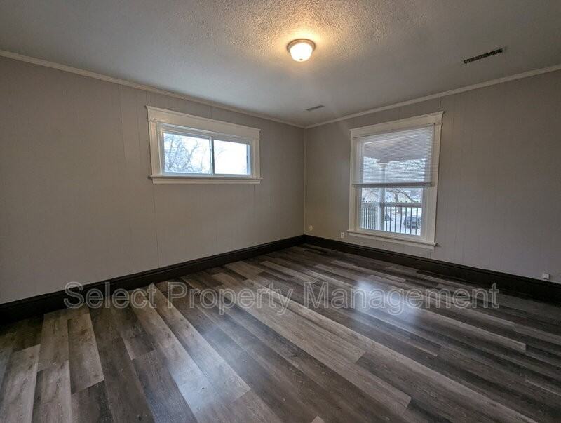 345 W Williams St - Photo 4 of 21