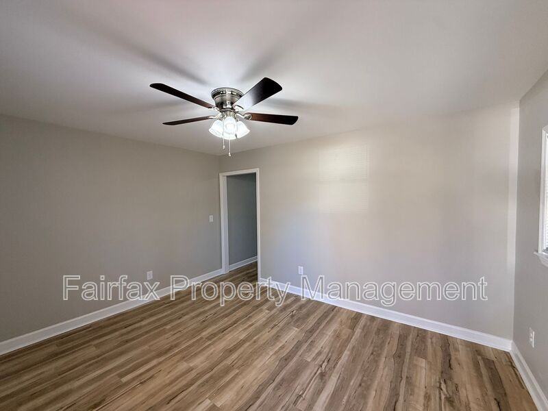 2416 Owen St #B - Photo 3 of 15