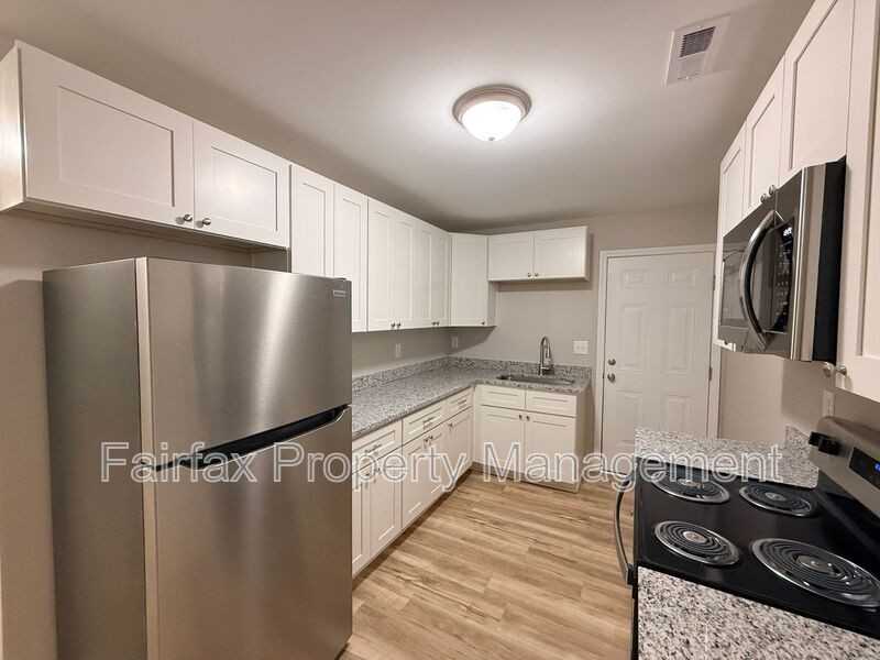 2416 Owen St #B - Photo 6 of 15