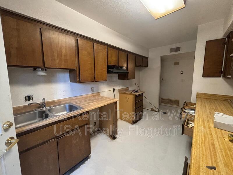 4513 E Hollygreen Rd - Photo 3 of 21