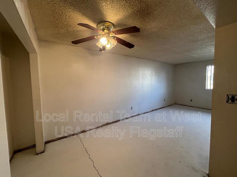 4513 E Hollygreen Rd - Photo 4 of 21