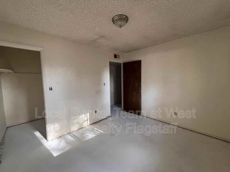 4513 E Hollygreen Rd - Photo 6 of 21