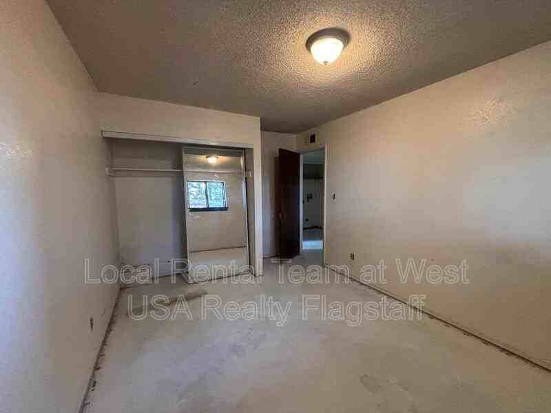 4513 E Hollygreen Rd - Photo 7 of 21