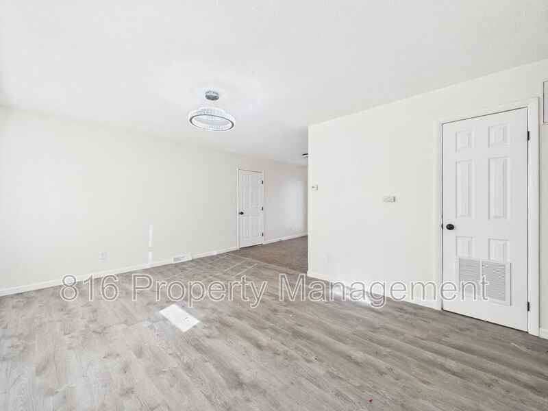 8506 E 111th St - Photo 3 of 18