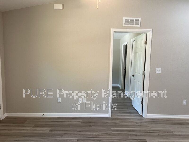 6504 Sw 140th Place Rd #1 - Photo 6 of 33