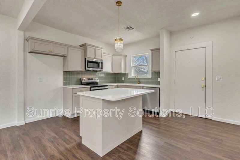 1704 Nw 32nd St - Photo 4 of 14