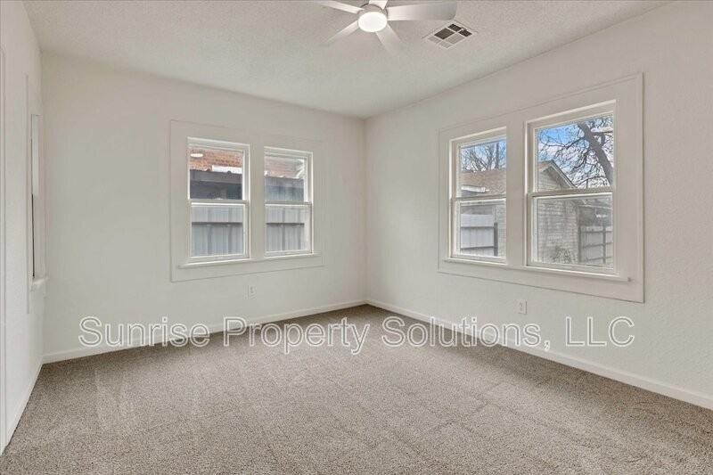 1704 Nw 32nd St - Photo 6 of 14