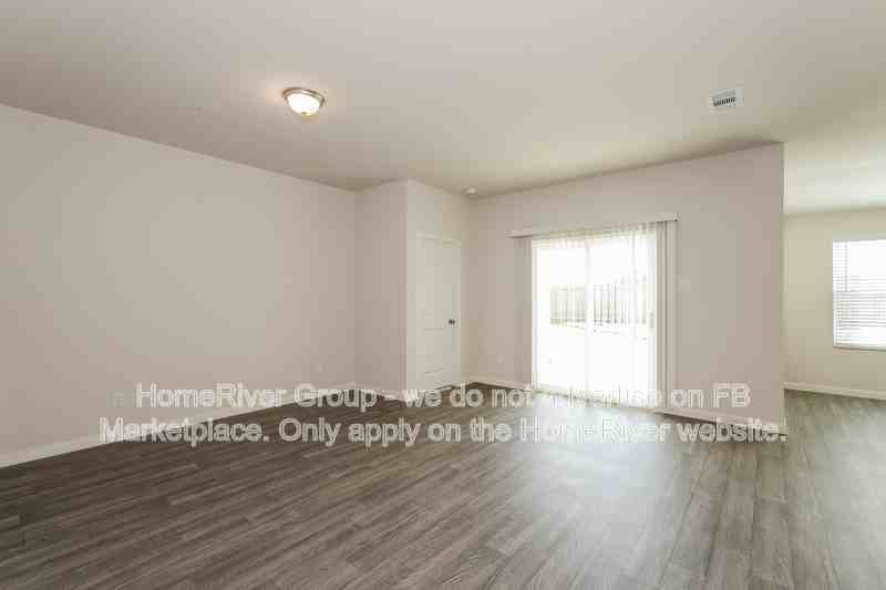 537 Jameson St - Photo 3 of 21