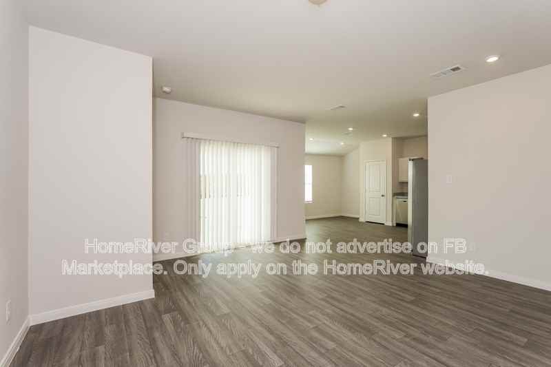 537 Jameson St - Photo 4 of 21