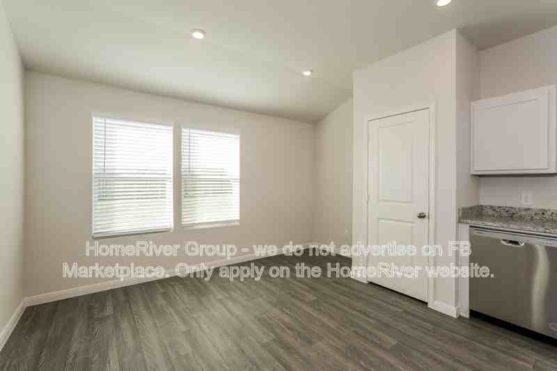 537 Jameson St - Photo 5 of 21