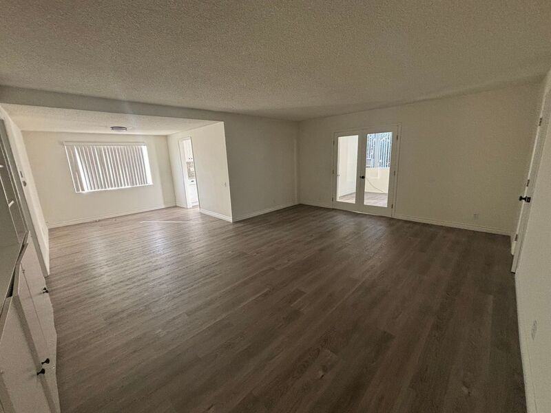 1608 Amberwood Dr #5 - Photo 3 of 27