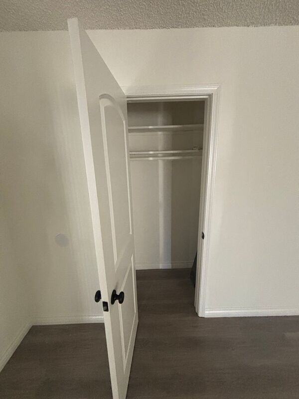 1608 Amberwood Dr #5 - Photo 5 of 27