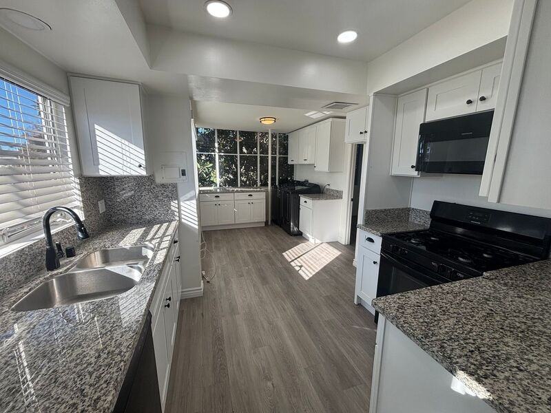 1608 Amberwood Dr #5 - Photo 7 of 27