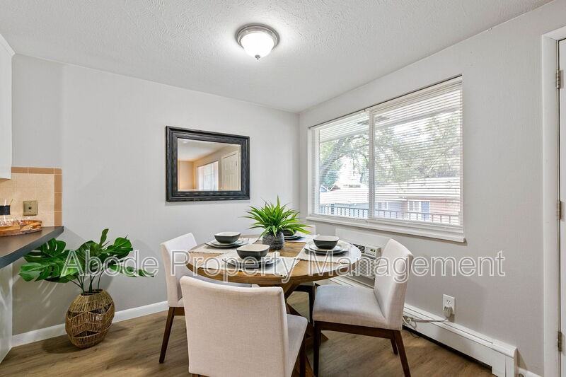 466 W 10th St - Photo 6 of 24