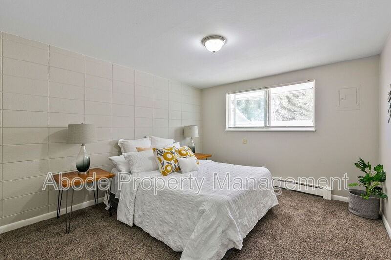 466 W 10th St - Photo 7 of 13