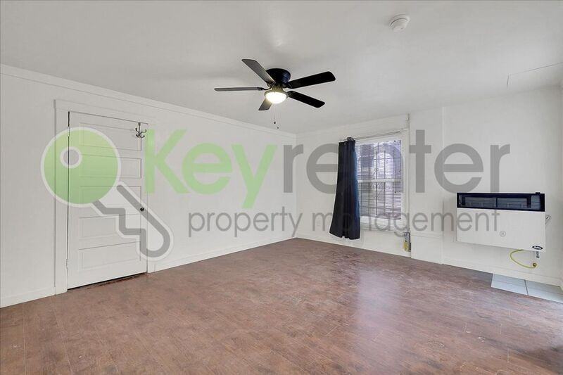 1827 T St - Photo 3 of 17