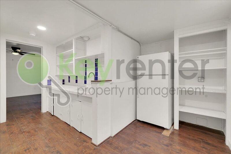 1827 T St - Photo 4 of 17