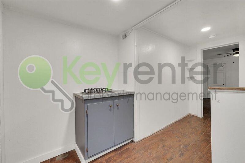 1827 T St - Photo 5 of 17