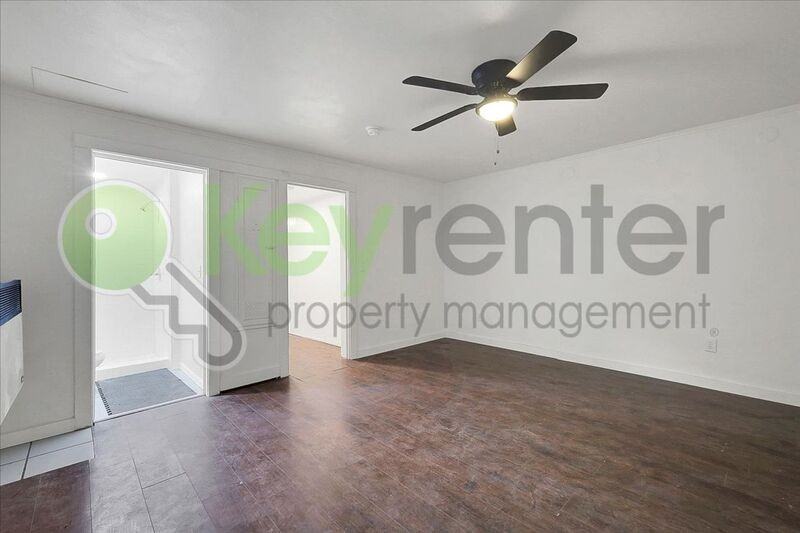 1827 T St - Photo 7 of 17