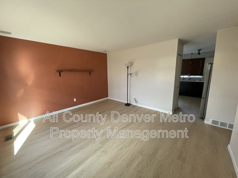 2318 Lincoln St - Photo 3 of 16