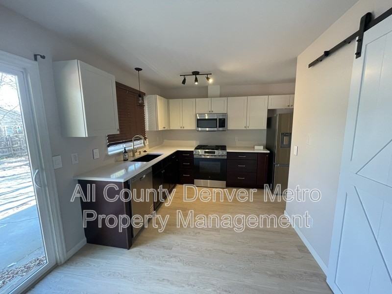 2318 Lincoln St - Photo 5 of 16