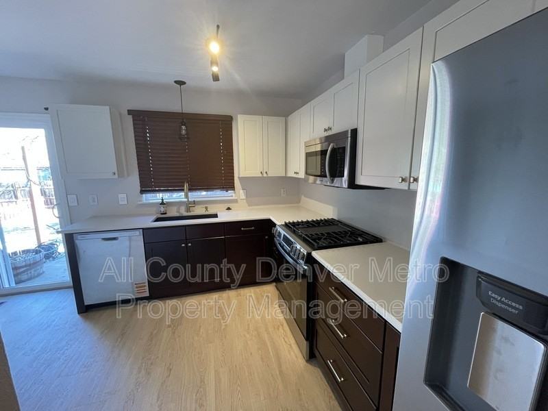 2318 Lincoln St - Photo 6 of 16