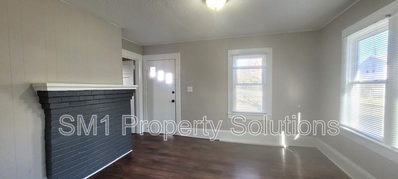 2021 Pine Bluff St - Photo 3 of 12