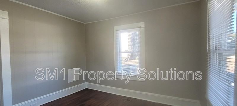 2021 Pine Bluff St - Photo 4 of 12