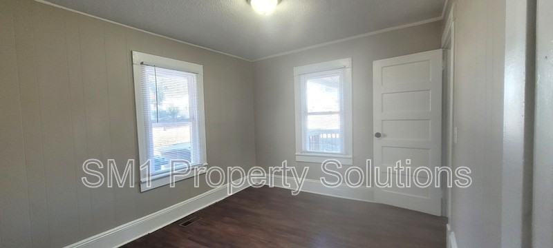 2021 Pine Bluff St - Photo 5 of 12